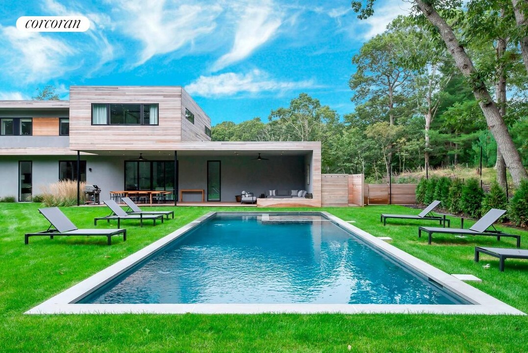 5 Quadrant Hill Rd in East Hampton, NY - Building Photo