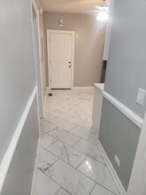 4846 W Haddon Ave, Unit 1st FL in Chicago, IL - Foto de edificio - Building Photo