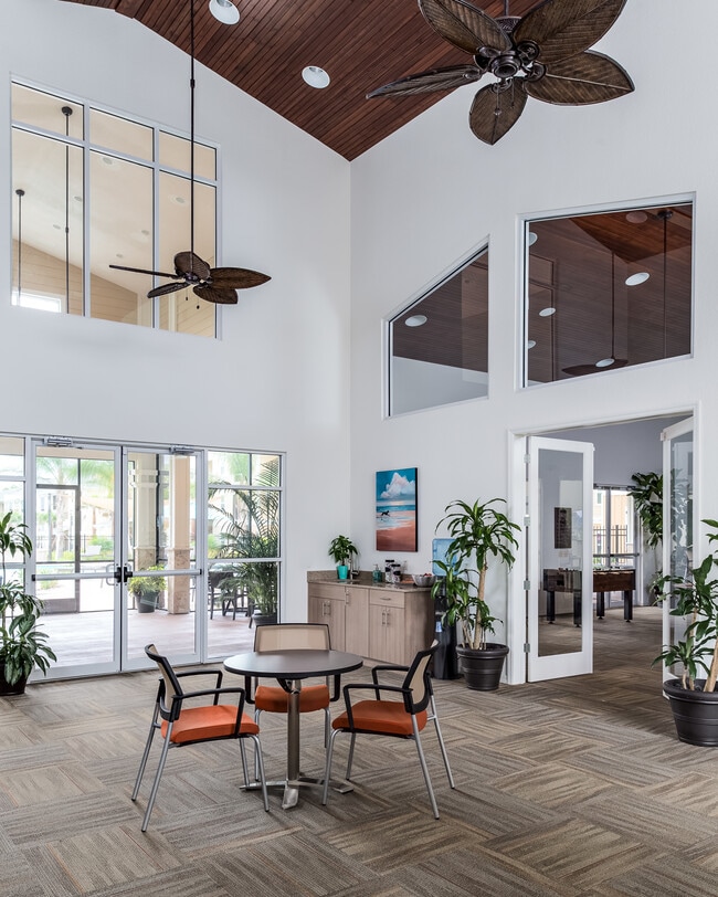 Eagle Landing Apartments in Daytona Beach, FL - Foto de edificio - Building Photo