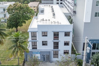 Studios on 3rd in Miami, FL - Building Photo - Building Photo