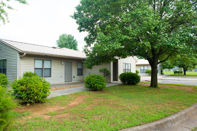 Phoenix House Apartments in Huntsville, AL - Building Photo - Building Photo