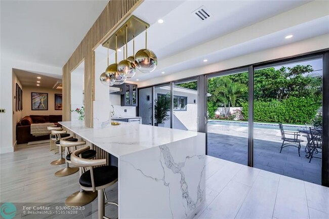 property at 3255 Lakeview Blvd