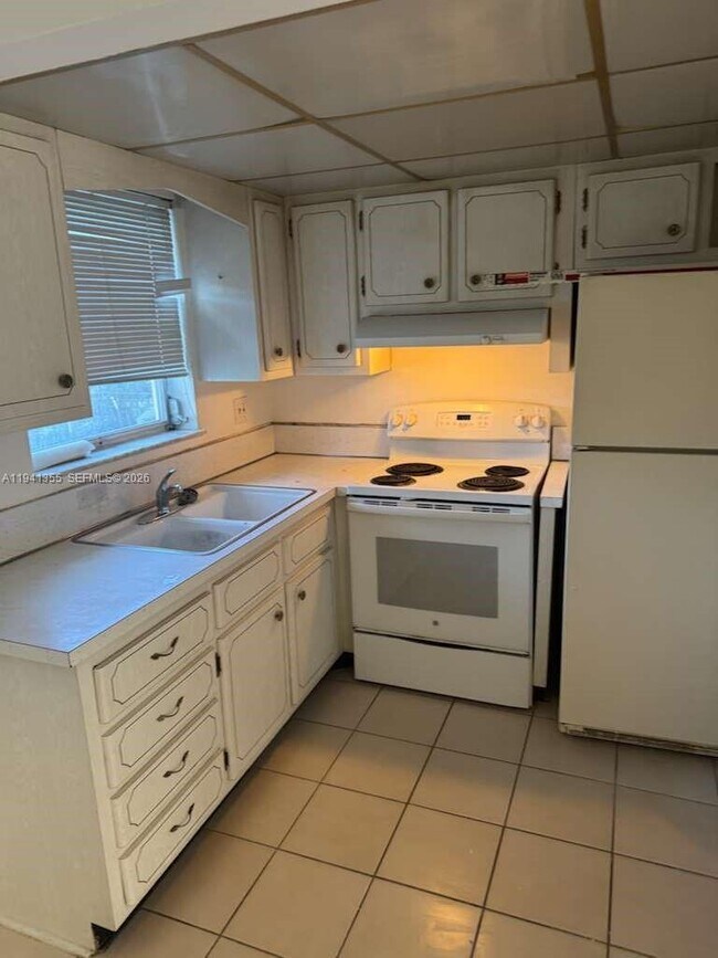 2840 Taylor St in Hollywood, FL - Building Photo - Building Photo