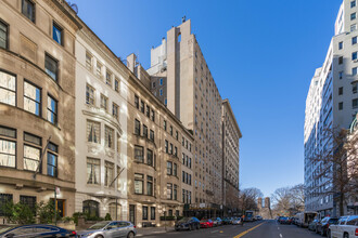 4 E 72nd St in New York, NY - Building Photo - Building Photo