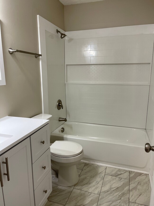 713 Dover Ln in Hinesville, GA - Building Photo - Building Photo