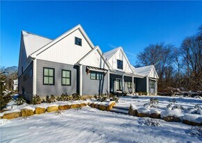 1241 Saugatucket Rd in South Kingstown, RI - Building Photo