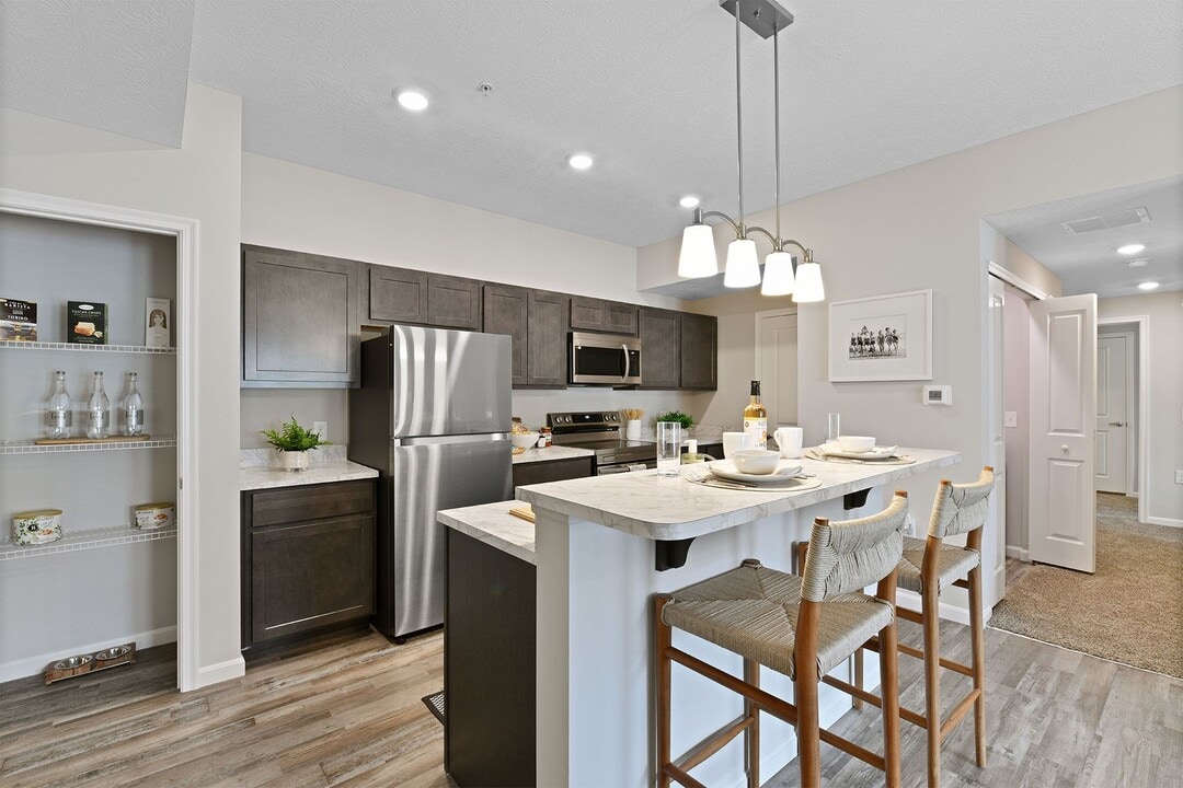 Thornton Hall in Reynoldsburg, OH - Foto de edificio