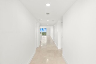 14951 Royal Oaks Ln, Unit 1802 in North Miami, FL - Building Photo - Building Photo