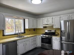 42 Wendy Rd in Trumbull, CT - Building Photo - Building Photo
