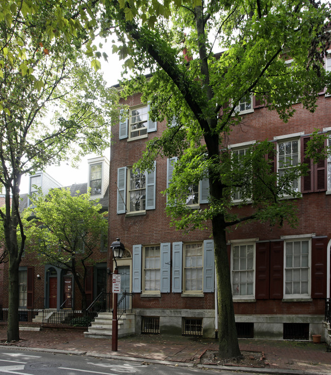 228 Pine St in Philadelphia, PA - Building Photo - Building Photo