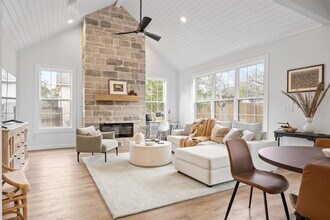 22 Creekside Dr in Wimberley, TX - Building Photo - Building Photo