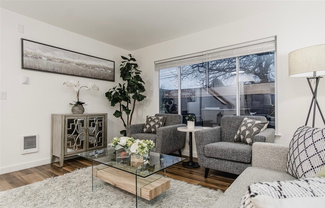 9250 15th Ave SW in Seattle, WA - Building Photo