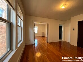 157 Summer St in Somerville, MA - Building Photo - Building Photo