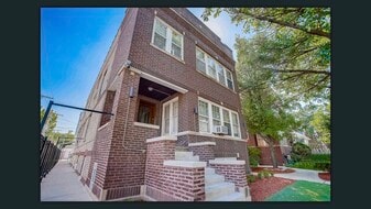 4817 W Cornelia Ave, Unit 2R in Chicago, IL - Building Photo