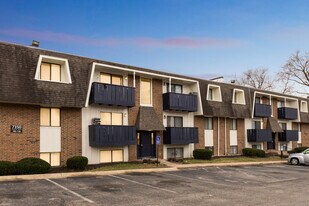 Royal Ridge Apartments in Kansas City, KS - Building Photo