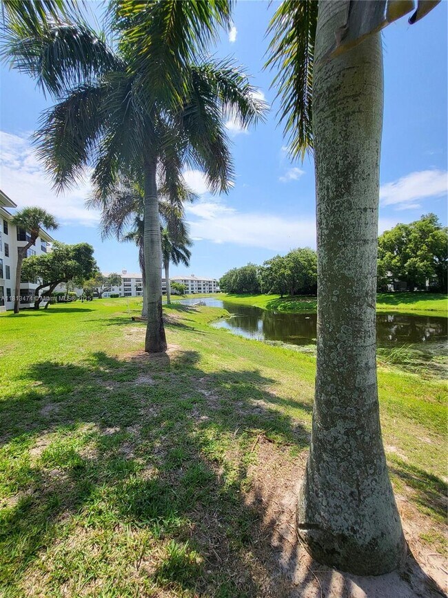 3640 Whitehall Dr in West Palm Beach, FL - Building Photo - Building Photo