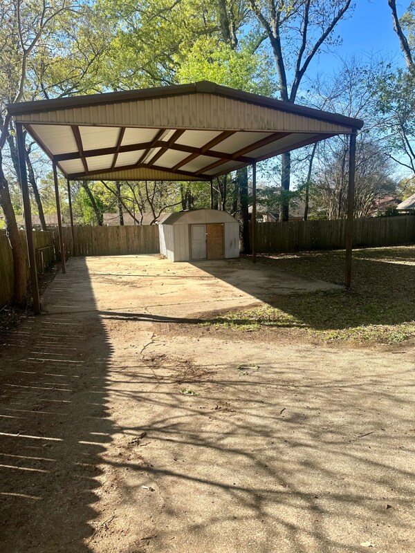 412 Helane Ln in Longview, TX - Building Photo - Building Photo