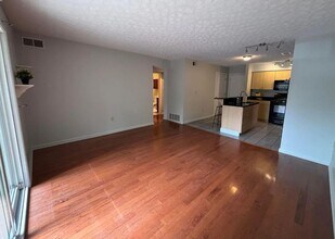945 Quay Ave, Unit 945 E Quay Ave in Grandview Heights, OH - Building Photo - Building Photo