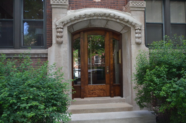 5956 N Magnolia Ave, Unit 2N in Chicago, IL - Foto de edificio - Building Photo