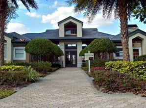 8849 Latrec Ave-Unit -Apt 306 in Orlando, FL - Foto de edificio - Building Photo