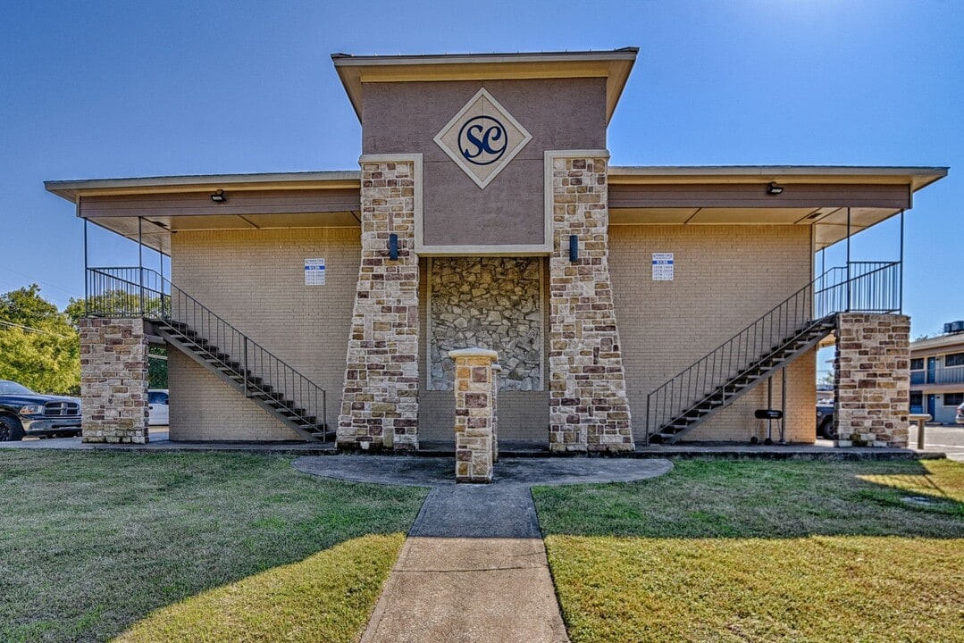 Spanish Cove: Under New Management! in Dallas, TX - Building Photo