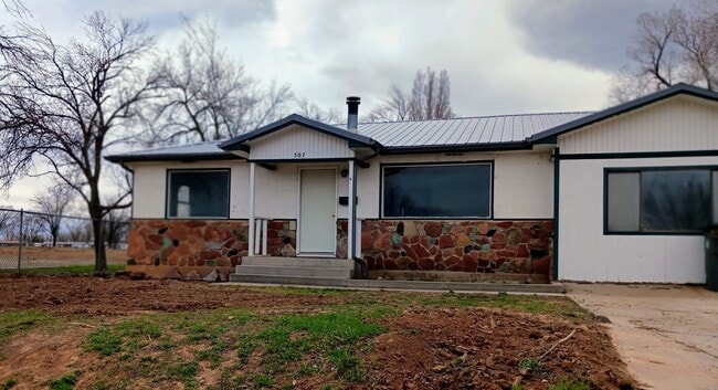 property at 507 S Chestnut St