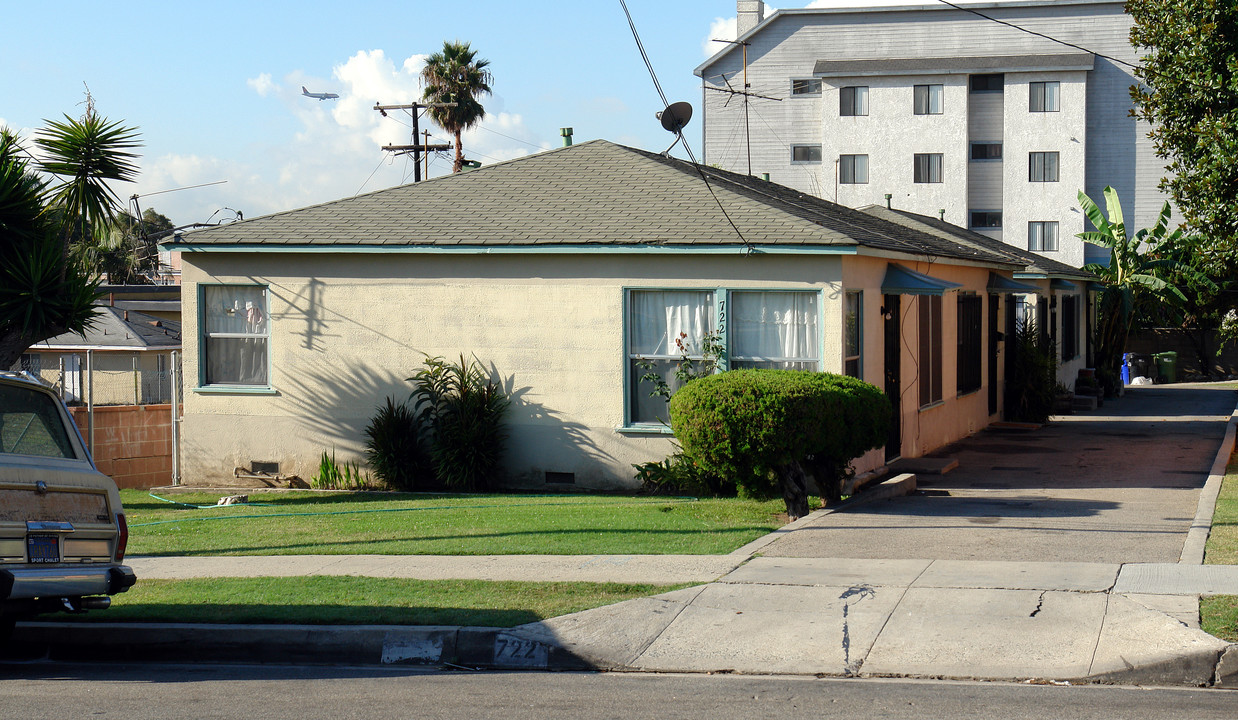 722 W Beach Ave in Inglewood, CA - Building Photo