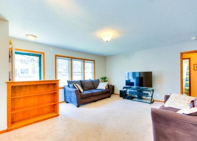 2210 N Sheridan Ave in Minneapolis, MN - Building Photo - Building Photo