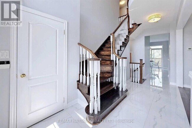 160 Tower Hill Rd in Richmond Hill, ON - Building Photo - Building Photo