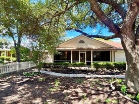 1300 Leah Ln in Round Rock, TX - Building Photo