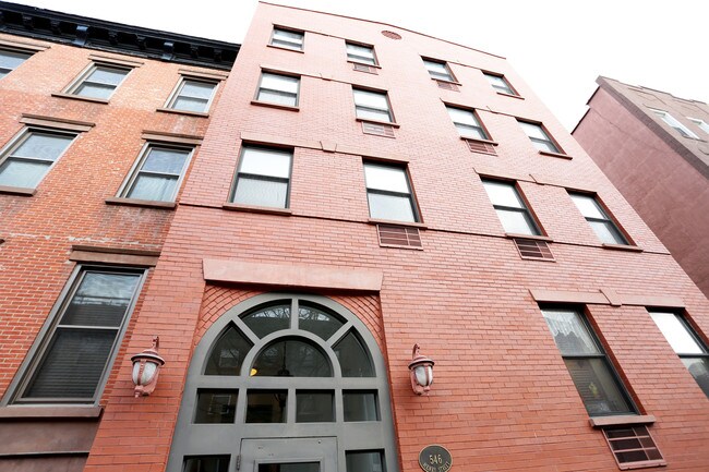 546 Henry St in Brooklyn, NY - Building Photo - Building Photo