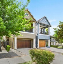 1014 Lawrence St in Houston, TX - Building Photo - Building Photo