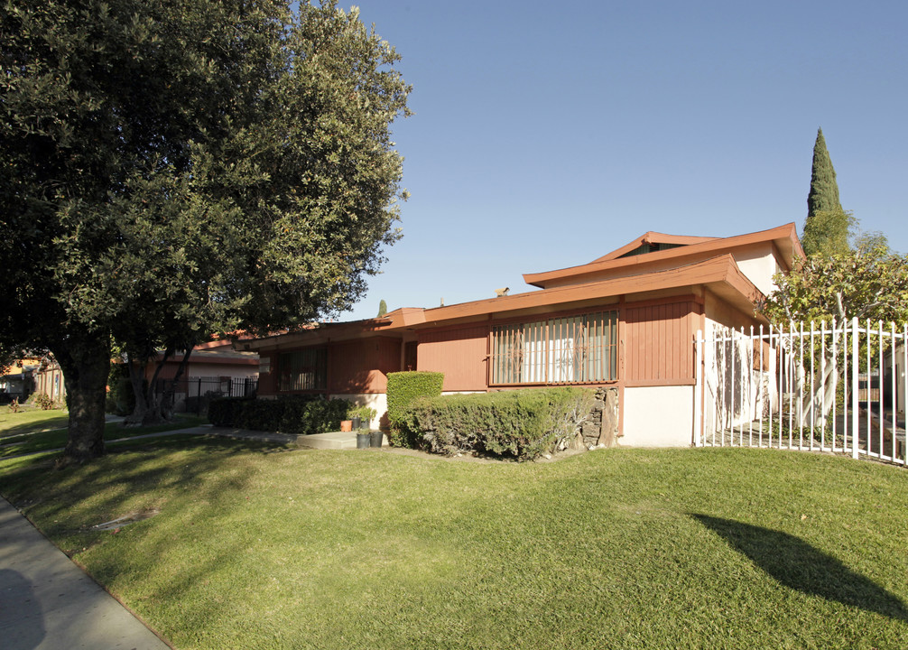 624-632 Abbey Ln in Pomona, CA - Building Photo