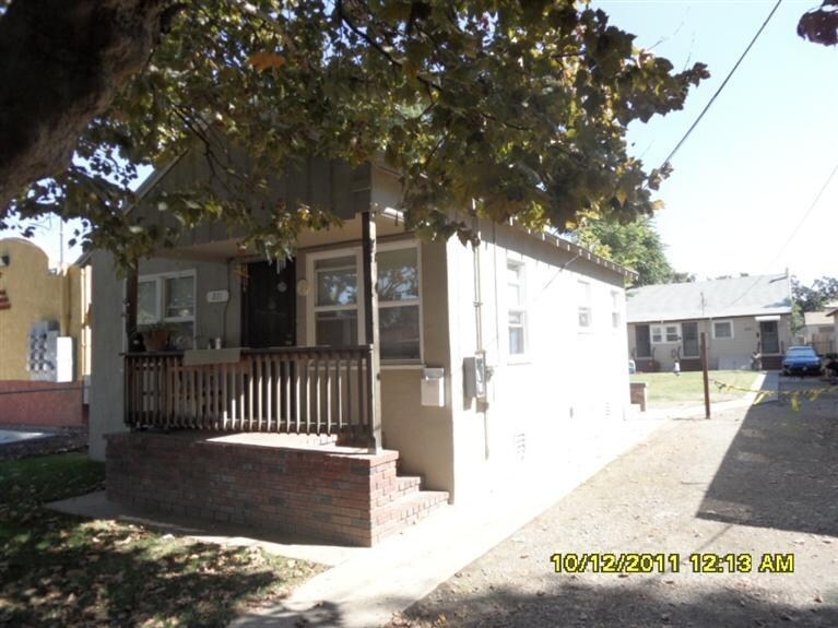 221 6th St in West Sacramento, CA - Building Photo
