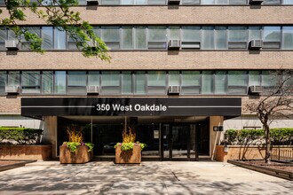 350 W. Oakdale in Chicago, IL - Foto de edificio - Building Photo