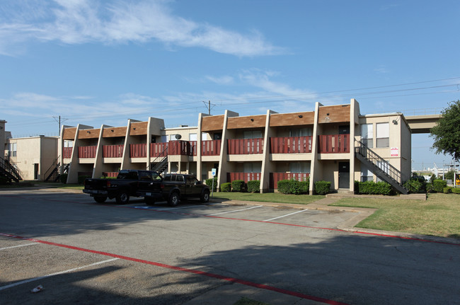 Crosby Creek in Carrollton, TX - Building Photo - Building Photo