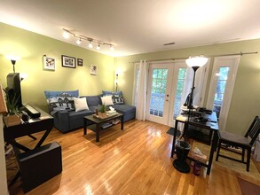40 Cummings Rd, Unit 5 in Boston, MA - Building Photo - Building Photo