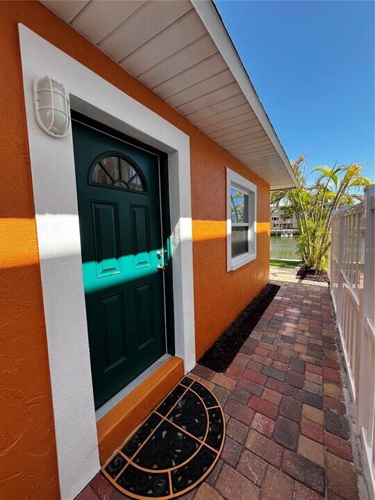 137 175th Terrace Dr E in Redington Shores, FL - Building Photo