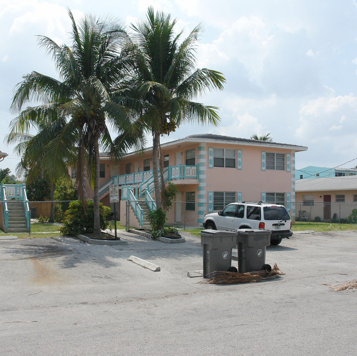 908-912 SW 15th Ter in Fort Lauderdale, FL - Building Photo