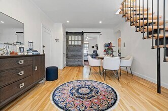1496 Beacon St, Unit 6 in Brookline, MA - Foto de edificio - Building Photo