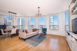421 W Huron St, Unit 1101 in Chicago, IL - Building Photo