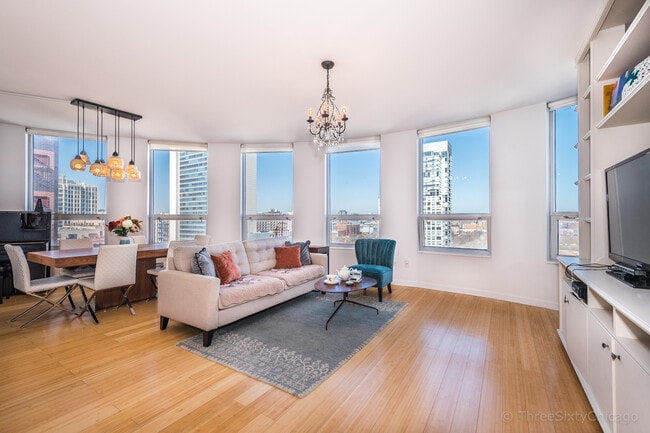 property at 421 W Huron St