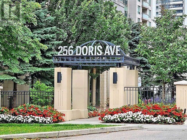 256-1256 Doris Ave in Toronto, ON - Building Photo - Building Photo