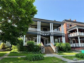 242 Bryant St in Buffalo, NY - Building Photo