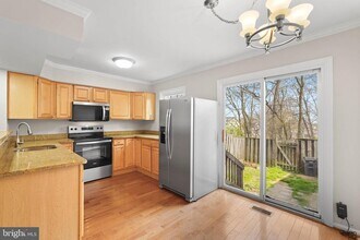 8483 Laurel Oak Dr in Springfield, VA - Building Photo - Building Photo