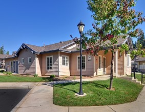 Glenbrook Apartments in Grass Valley, CA - Building Photo - Building Photo