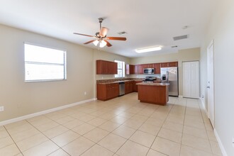 615 SE 37th Pl-Unit -402 in Homestead, FL - Building Photo - Building Photo