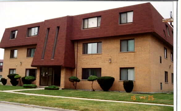 10430 S Nashville in Chicago Ridge, IL - Foto de edificio
