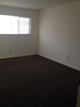 1014 Clinton Rd in Sacramento, CA - Building Photo - Building Photo