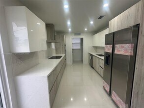 526 S Rainbow Dr in Hollywood, FL - Building Photo - Building Photo